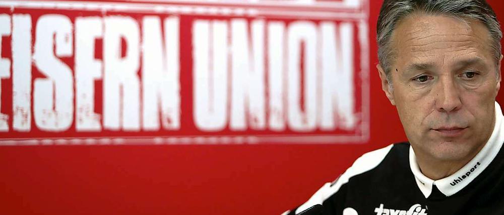 Rostet seine Eiserne Liebe? Unions Trainer Uwe Neuhaus.