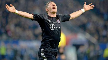 Bastian Schweinsteiger erzielte kurz vor der Pause das 1:0, danach war der Bann gebrochen. Am Ende gewannen die Bayern in Hamburg hochverdient mit 3:0.