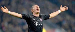 Bastian Schweinsteiger erzielte kurz vor der Pause das 1:0, danach war der Bann gebrochen. Am Ende gewannen die Bayern in Hamburg hochverdient mit 3:0.