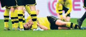 Schmerzhafter Abend. Die Dortmunder trafen gegen Stuttgart das Tor nicht, Kapitän Sebastian Kehl musste früh mit einer Verletzung raus. Foto: dapd