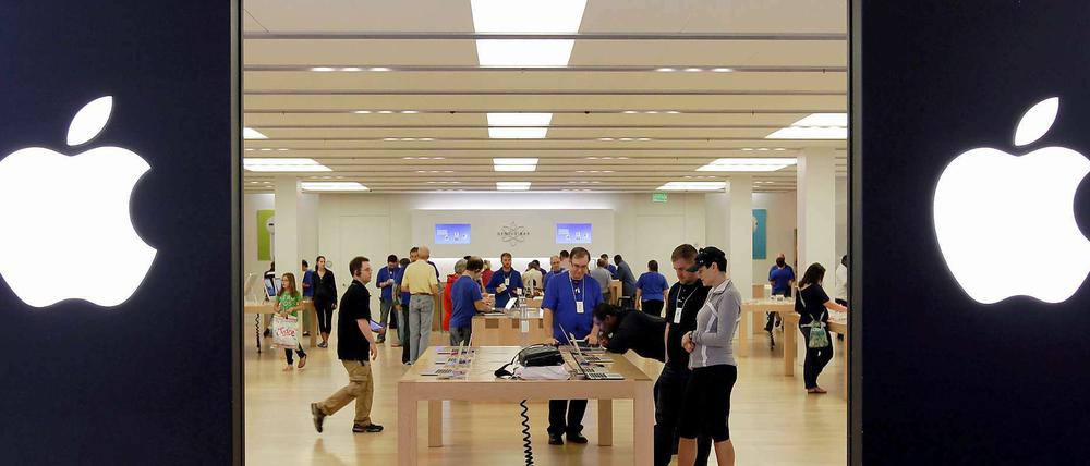 Apple macht mit seinen Produkten jährlich Gewinne in Milliardenhöhe. Doch Steuern zahlt der IT-Riese im Ausland kaum.