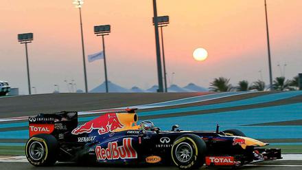 Weltmeister Sebastian Vettel warnt trotz Startplatz drei in Abu Dhabi: „Wir müssen auf dem Boden bleiben. Es ist noch ein weiter Weg, und jedes Rennen kann entscheidend sein.“