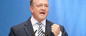 Berlins Innensenator Frank Henkel (CDU) betrachtet den Kampf gegen rechtsextremistische Gewalt als „nationale Aufgabe“.