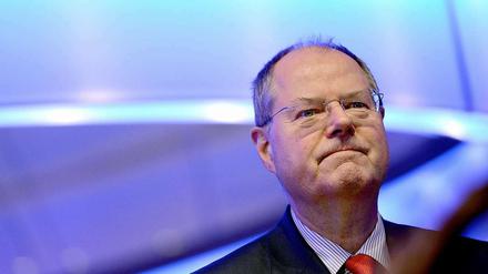 Peer Steinbrück von der SPD will Kanzler werden. Aber Angela Merkel von der CDU gibt den Job natürlich nicht einfach kampflos auf. 