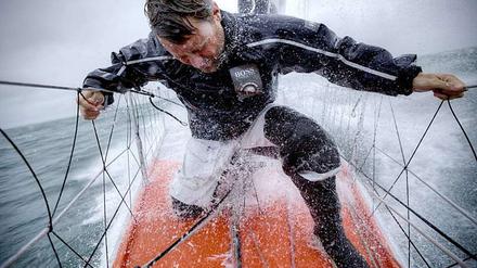 Alex Thomson am Bug seiner neuen "Hugo Boss", dem Silberpfeil unter den 20 Open-60-Booten. 