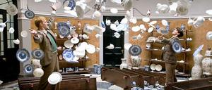 Szene aus "Cloud Atlas", dem mit 14,55 Millionen Euro Fördergeldern höchstsubventionierten deutschen Film in den Jahren 2010 bis 2012: Rufus Sixsmith (James d'Arcy) und Robert Frobisher (Ben-Whishaw) im Porzellanregen