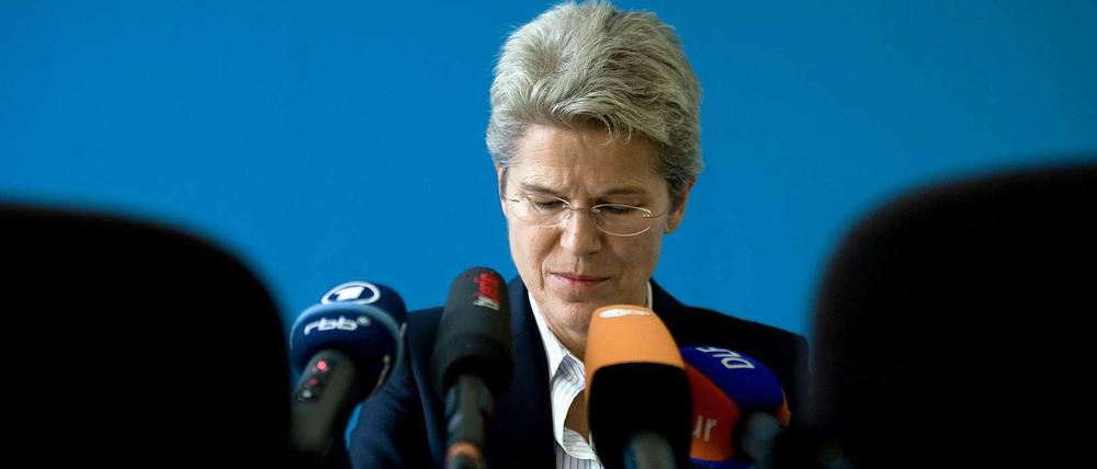 Die Berliner Verfassungsschutzchefin Claudia Schmid auf der Pressekonferenz. 