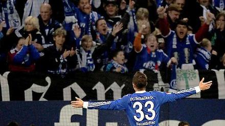 Neu-Nationalspieler Roman Neustädter erzielte den 1:1-Ausgleich für Schalke 04 gegen Werder Bremen.