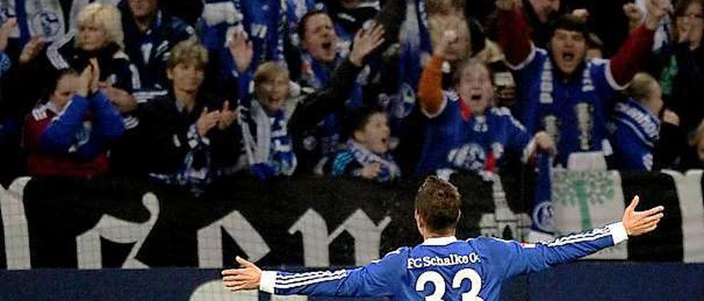 Neu-Nationalspieler Roman Neustädter erzielte den 1:1-Ausgleich für Schalke 04 gegen Werder Bremen.