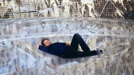 Über den Dingen. Mit seinen Installationen versucht der argentinische Künstler Tomás Saraceno, die Grenzen der Schwerkraft zu überwinden. Ab und an gelingt ihm das – zumindest ein bisschen.