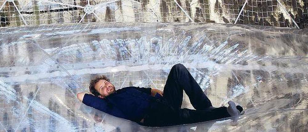 Über den Dingen. Mit seinen Installationen versucht der argentinische Künstler Tomás Saraceno, die Grenzen der Schwerkraft zu überwinden. Ab und an gelingt ihm das – zumindest ein bisschen.