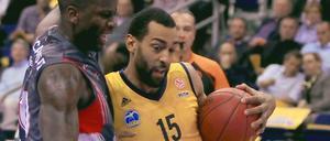 In der Euroleague gegen Chalon spielte Brian Randle (r.) noch. Derzeit muss er zuschauen.