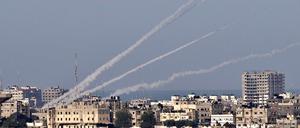 Raketen werden aus dem Gaza-Streifen in Richtung Tel Aviv abgefeuert.