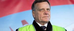 Hartmut Mehdorn will bei Air Berlin weiter sparen. Stehen nun 900 Jobs auf der Kippe?