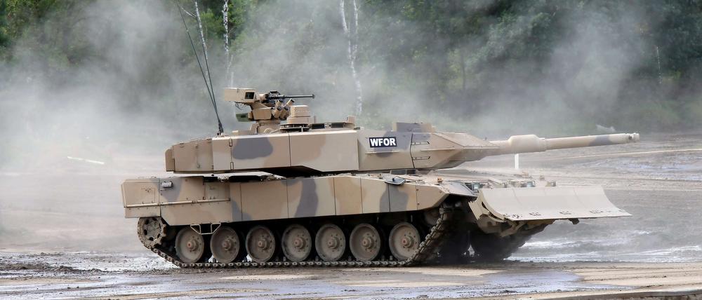 Ein Kampfpanzer Leopard 2 A7+ der Firma KMW (Foto vom September 2010).
