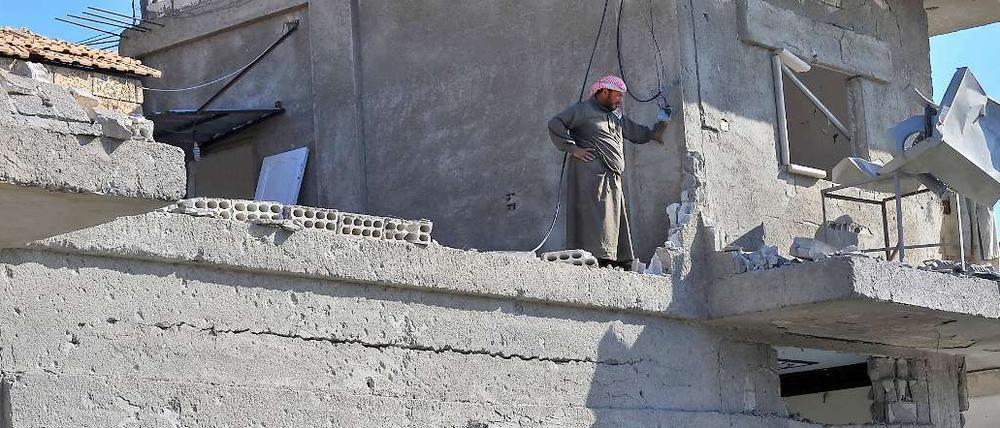 Ein zerstörtes Haus in Syrien nahe der türkischen Grenze: Die Gewalt kommt näher, die Türkei will sich schützen.