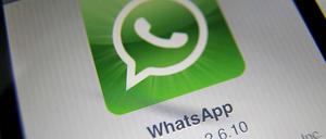 Whatsapp soll zukünftig kostenpflichtig werden. Die Sicherheitskücken schließt das Unternehmen aber nicht.