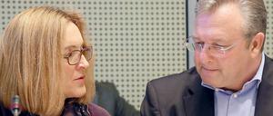 Margarete Koppers und Frank Henkel vor dem Innenausschuss am Montag.