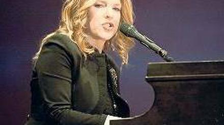 Wohnzimmerstimmung. Diana Krall bei ihrem Konzert in Berlin. Foto: dpa
