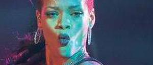 Hauptsache Hanf. Rihanna kam spät ins E-Werk, aber sie kam.