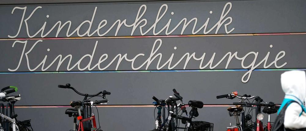 An der Charité soll sich ein Pfleger mehrfach an Kindern vergangen haben. 