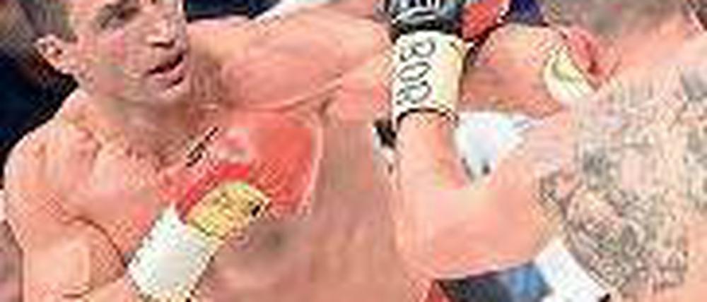 Guter Job mit dem Jab. Klitschko brachte immer wieder seine stechende Linke durch. Wach wackelte, fiel aber nicht. Foto: Reuters