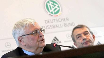 Reden nicht mehr mit-, sondern nur noch übereinander. Theo Zwanziger (l.) und Wolfgang Niersbach.
