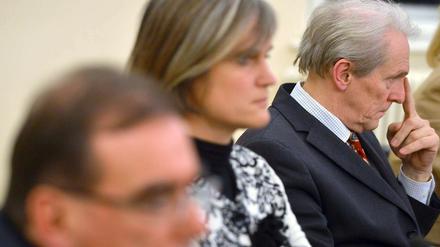 Karl Max Einhäupl (re.), Leiter der Charité und die Geschäftsführerin des Vereins "Innocence in Danger", Julia von Weiler bei der Pressekonferenz am Donnerstag.