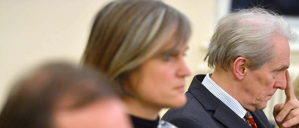 Karl Max Einhäupl (re.), Leiter der Charité und die Geschäftsführerin des Vereins "Innocence in Danger", Julia von Weiler bei der Pressekonferenz am Donnerstag.
