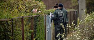 Beamte im Einsatz. Polizisten, Feuerwehrleute und andere Beamte können nicht mit mehr Geld rechnen. Das Verwaltungsgericht wies Klagen nach einer höheren Besoldung ab. 