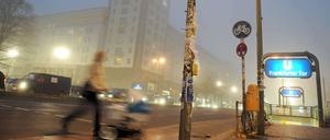 Rausgehen, einschreiten, unsere Straßen und Plätze gegen Gewalt von unten und oben verteidigen? Oder wegziehen?