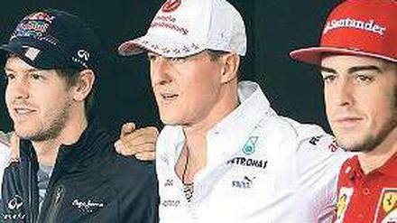Kein Schulterschluss. Vettel und Alonso (r.) getrennt durch Schumacher. Foto: AFP