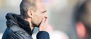 Kaltstart. Trainer Alexander Schmidt hat bei 1860 viel Arbeit vor sich.