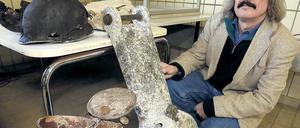 Archäologen der Freien Universität und des Landesdenkmalamtes graben seit dem Sommer auf dem Tempelhofer Feld, auf der Suche nach Resten des ehemaligen NS-Zwangsarbeiterlagers. Foto: dapd/Zihnioglu