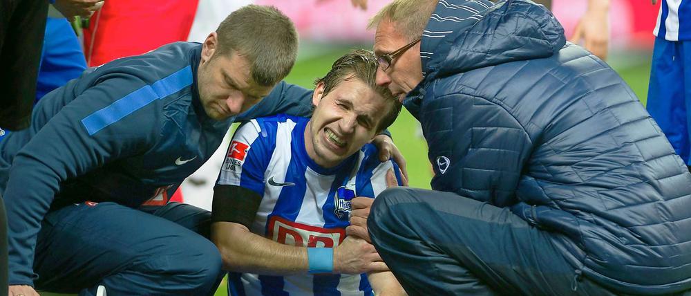 Schmerzhafter Ausfall. Rechtsverteidiger Peter Pekarik wird Hertha mindestens bis zum Ende des Jahres fehlen. 