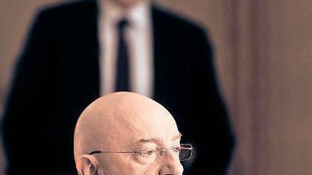 Gilles (Michel Blanc) ist nur der Stabschef seines Ministers. Aber er hält die Fäden der Macht in der Hand. 