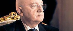 Gilles (Michel Blanc) ist nur der Stabschef seines Ministers. Aber er hält die Fäden der Macht in der Hand. 