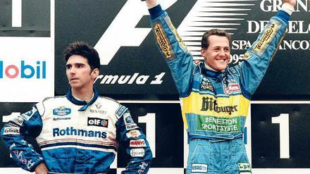 Trautes Bild. Michael Schumacher bejubelt seinen Sieg in Spa-Francorchamps 1995, als er von Platz 16 gestartet war und auf Trockenreifen Damon Hill (l.) im Regen hinter sich hielt. Das Rennen war ein Glanzstück in Schumachers Karriere, doch nicht immer lief es so sauber zwischen den beiden ab.