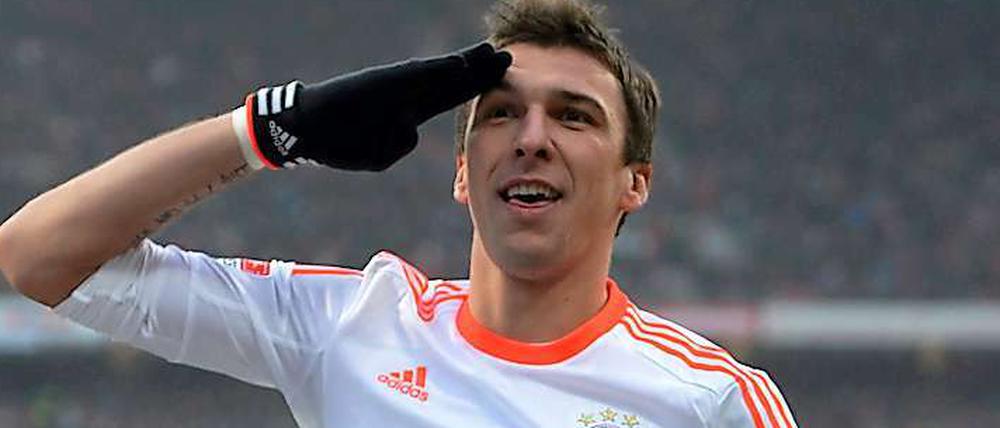 Gruß an die Generäle: Mario Mandzukic nach seinem Tor gegen den 1. FC Nürnberg.