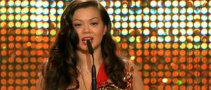 Tina K, die Schwester des getöteten Jonny K., erhält den Medienpreis Bambi für ihr Engagement gegen Gewalt.