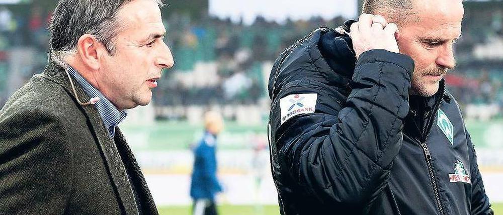 Klaus an Thomas! Thomas hört! Allofs (l.) und Schaaf ließen sich wegen der vielen Nebengeräusche rund um ihr Wiedersehen nicht aus der Fassung bringen.Foto: dapd