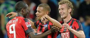 Mein rechter, rechter Platz ist frei: Berlins Marcel Ndjeng (M., jubelnd mit Adrian Ramos) und Fabian Lustenberger (r.) könnten Peter Pekarik ersetzen.