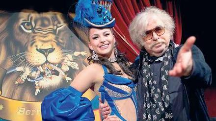 Ein Fest für Kinder. Der Weihnachtszirkus mit Direktor Bernhard Paul (r.) lädt ein.