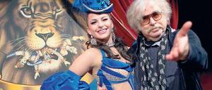 Ein Fest für Kinder. Der Weihnachtszirkus mit Direktor Bernhard Paul (r.) lädt ein.