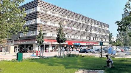 Wohnen neben den Kurzwaren. Das frühere Kaufhaus am Anton-Saefkow-Platz in Lichtenberg beherbergt heute die „Star Lofts“ mit 84 Wohnungen.