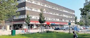 Wohnen neben den Kurzwaren. Das frühere Kaufhaus am Anton-Saefkow-Platz in Lichtenberg beherbergt heute die „Star Lofts“ mit 84 Wohnungen.