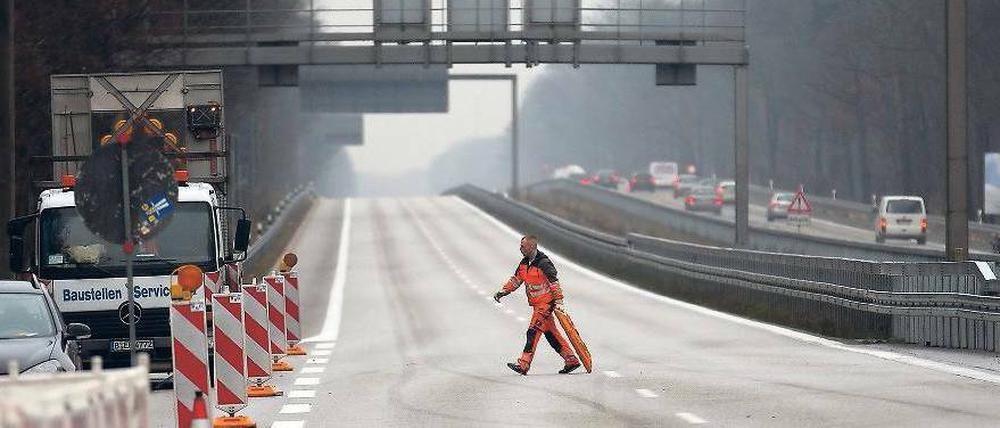 Öfter mal sperren. Am Mittwochnachmittag rollte der Verkehr über die Avus. Dann gab es stadteinwärts wieder ein Problem.
