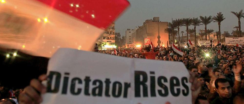 Viele Ägypter haben Angst vor einem neuen Diktator und gehen deswegen gegen Präsident Mursi auf die Straße.