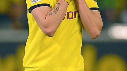 Kevin Großkreutz kann es nicht fassen: Der BVB holt zu Hause gegen Düsseldorf nur ein Unentschieden.