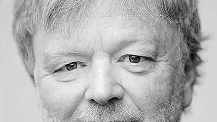 Der Autor ist Journalist. Jürgs war Chefredakteur von „Stern“ und „Tempo“. Von ihm erschien zuletzt das Buch „Codename Hélène: Churchills Geheimagentin Nancy Wake und ihr Kampf gegen die Gestapo in Frankreich“.